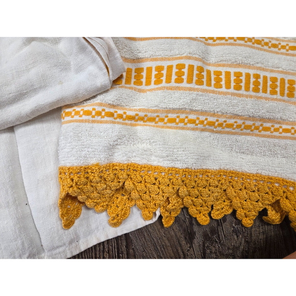 Vintage Orange Kitchen Bathroom 1960s 1970s White Towels - Picture 2 of 3